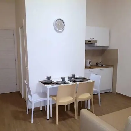 فندق مبيت وإفطار Apartcity نابولي